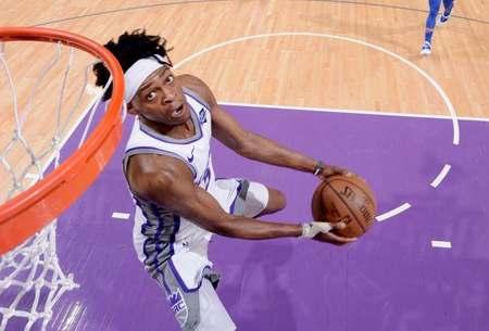 他提到萨利 他提到萨利